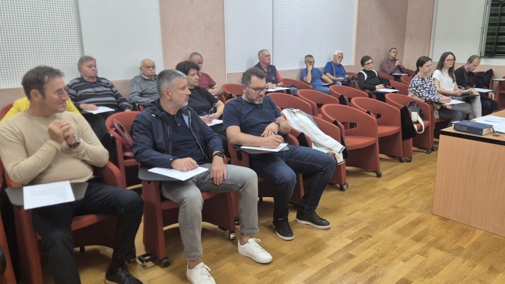 Sudionici susreta Lectio divina u dvorani Nadbiskupskog vikarijata u Osijeku